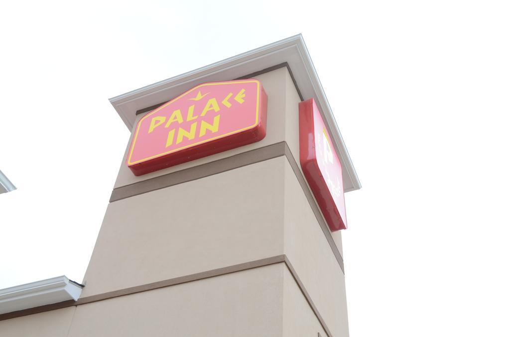 Palace Inn Sam Houston Race Park Exterior photo